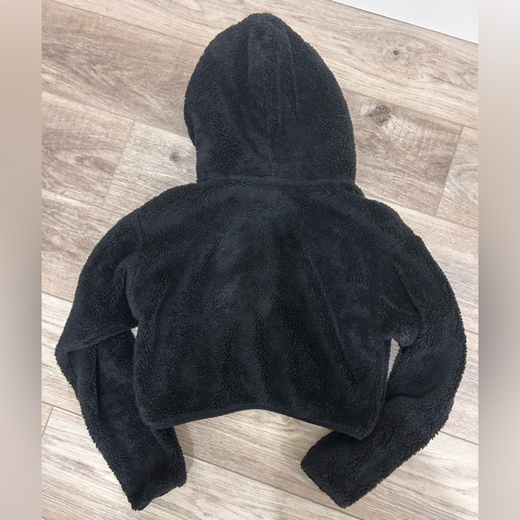 Aritzia Sunday Best Cropped Fleece Jacket - Picture 3 of 3